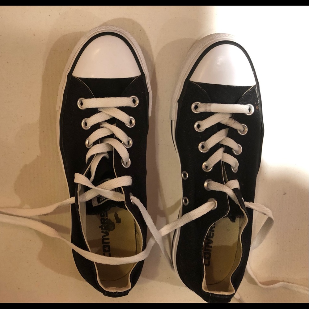 Black All Star Converse Shoes.  Size 7